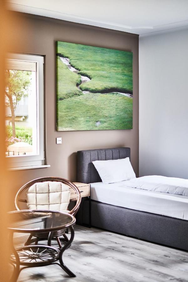 Primera Zimmer Mit Gemeinschaftsbad Singen Exterior foto